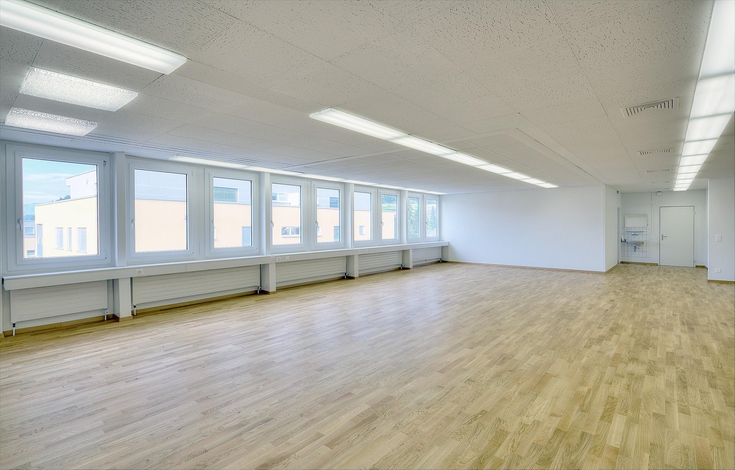 198m² office
