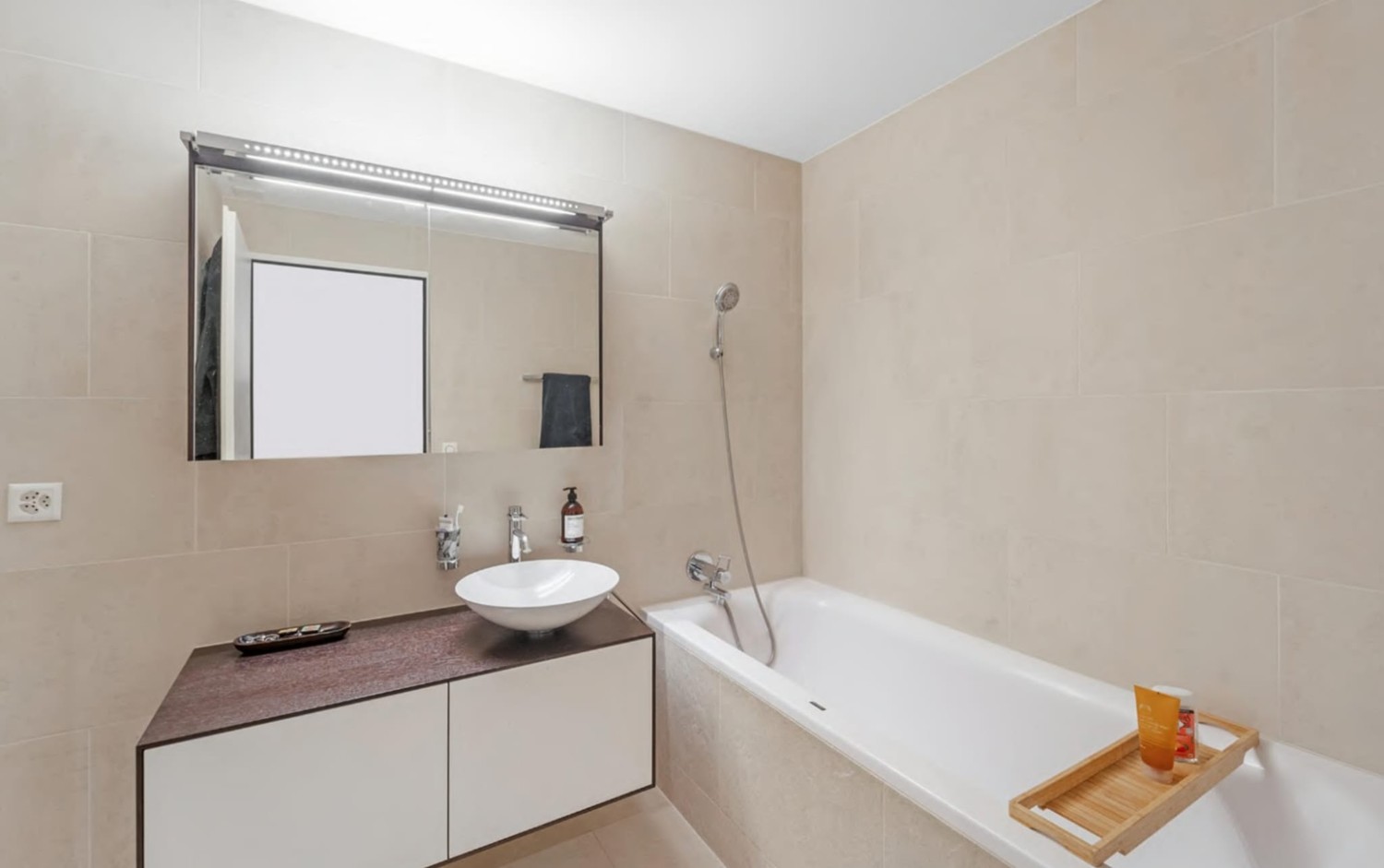 5 rooms apartment