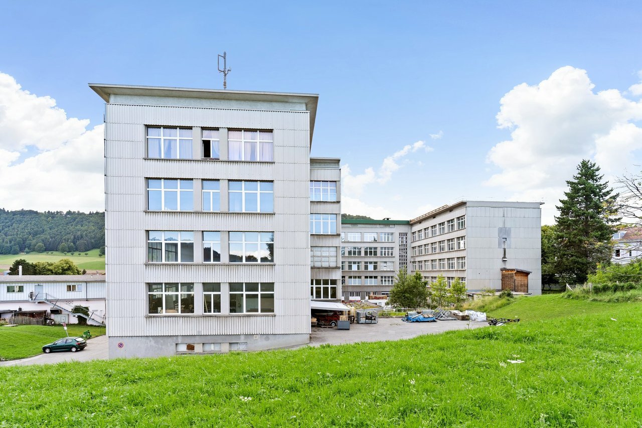 108m² commercial