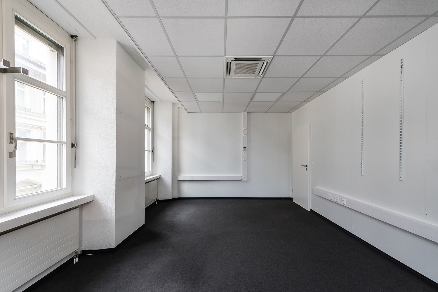 258m² office