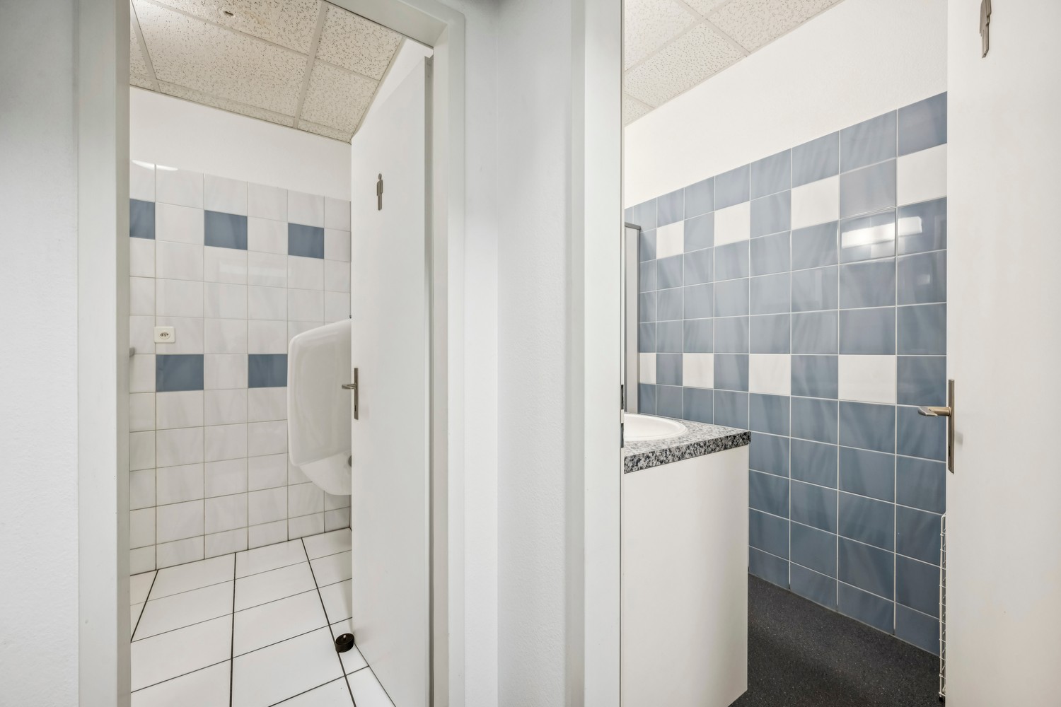 330m² office