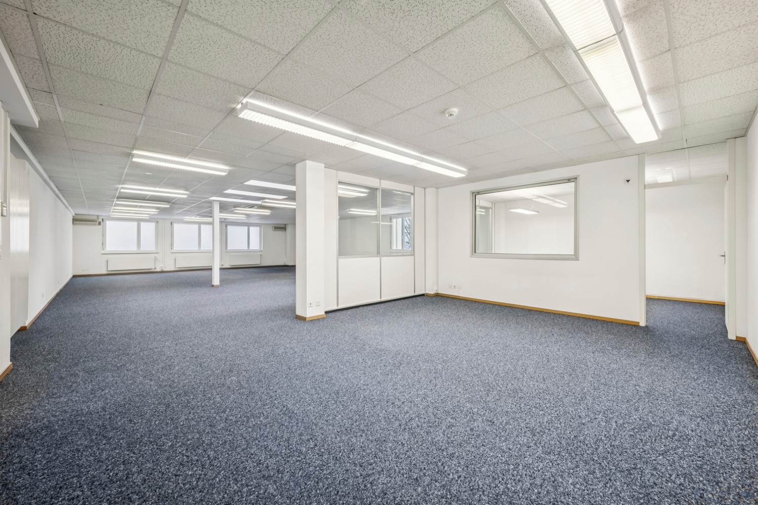 330m² office