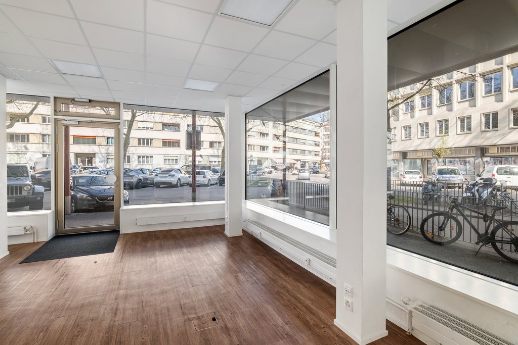 73m² shop
