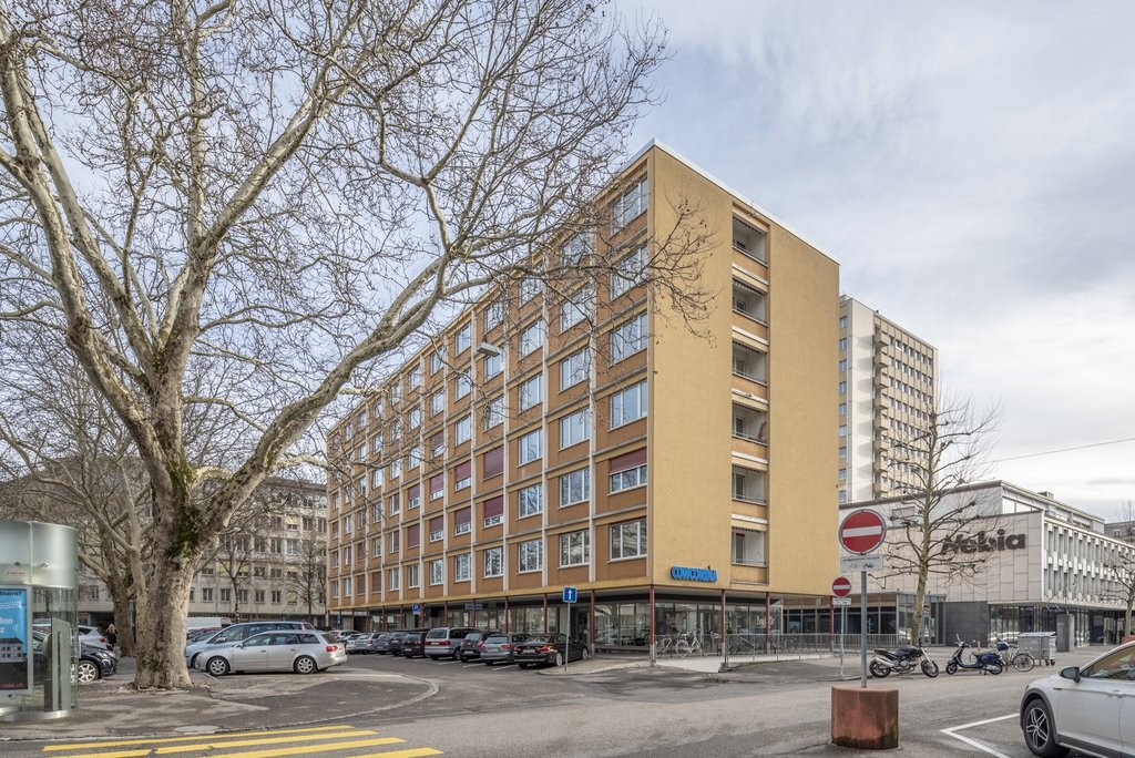 73m² shop