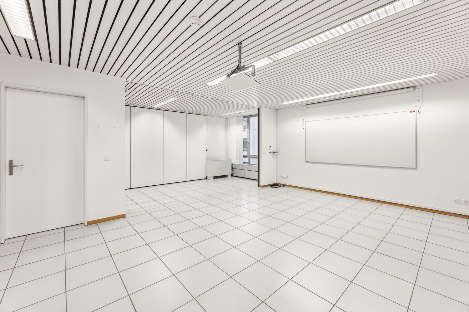 501m² office