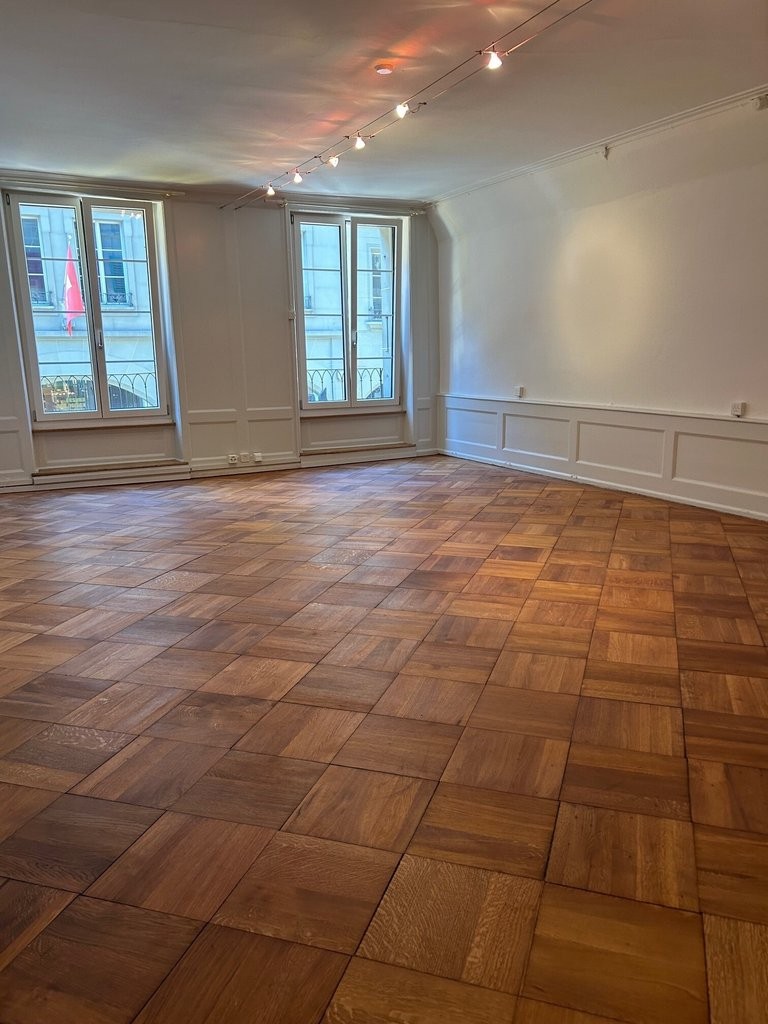 76m² office