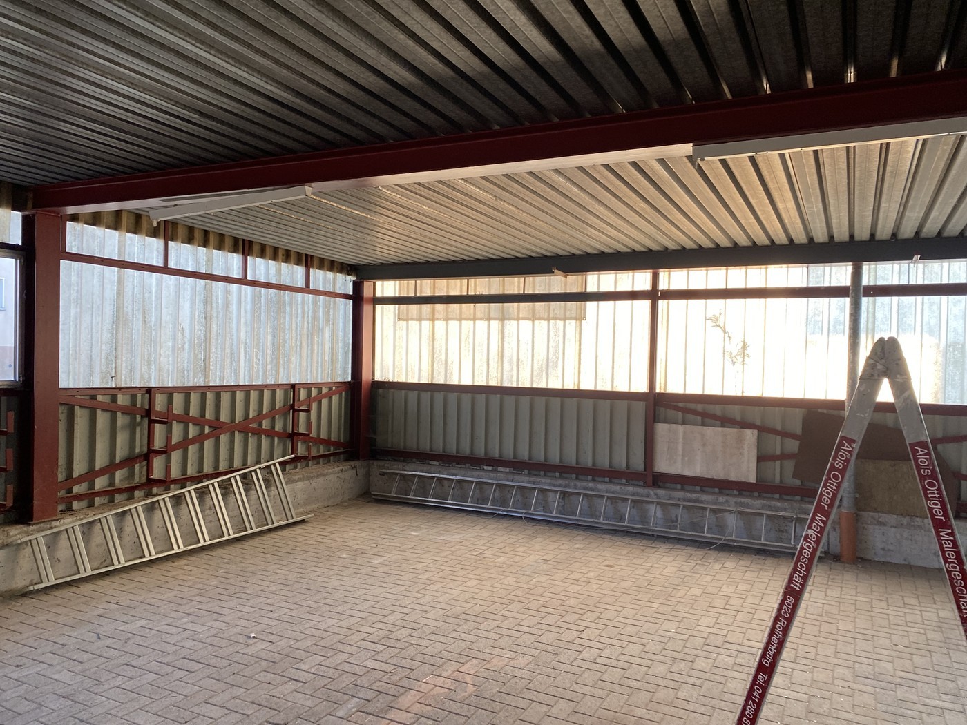 80m² commercial