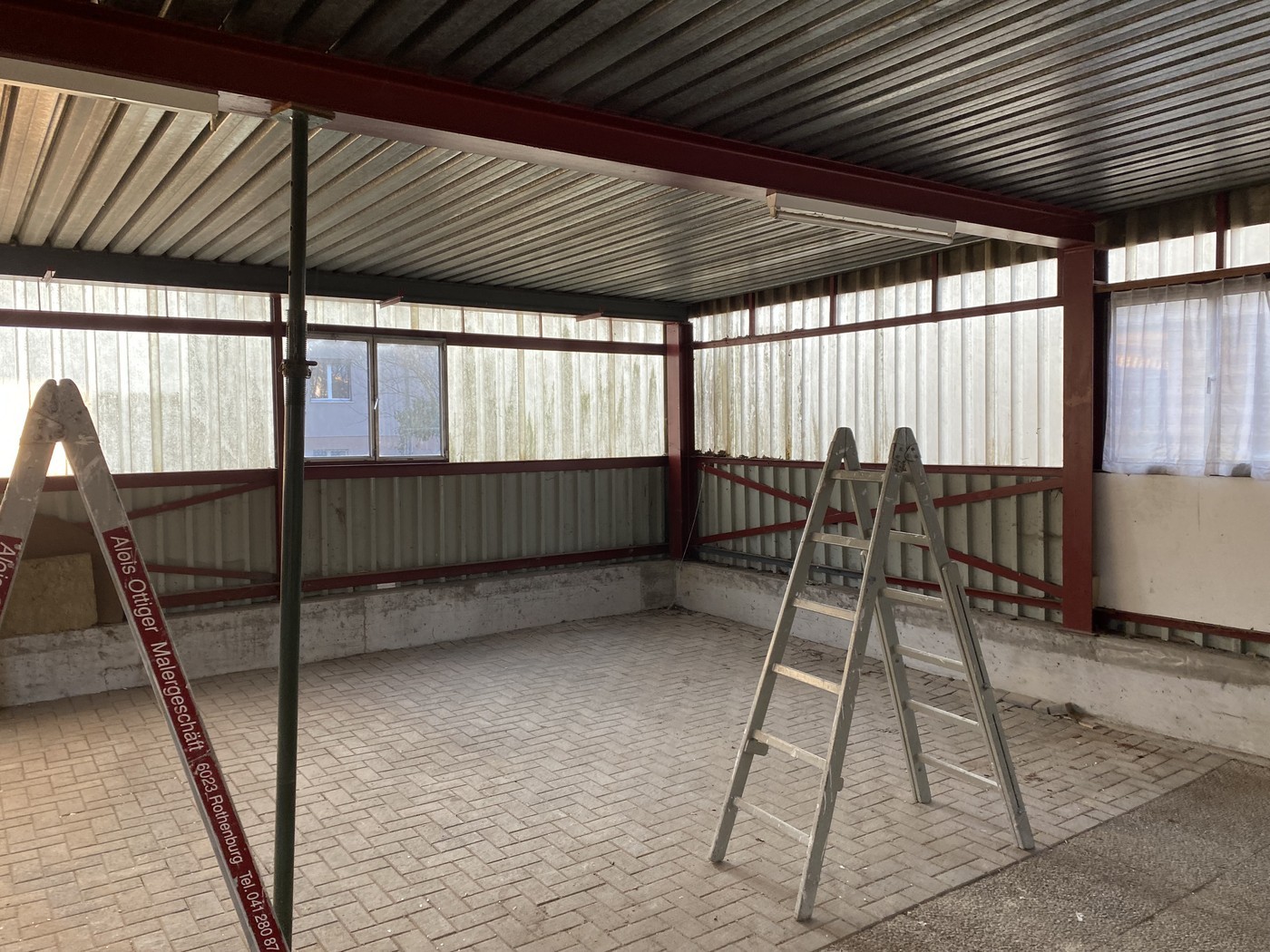 80m² commercial