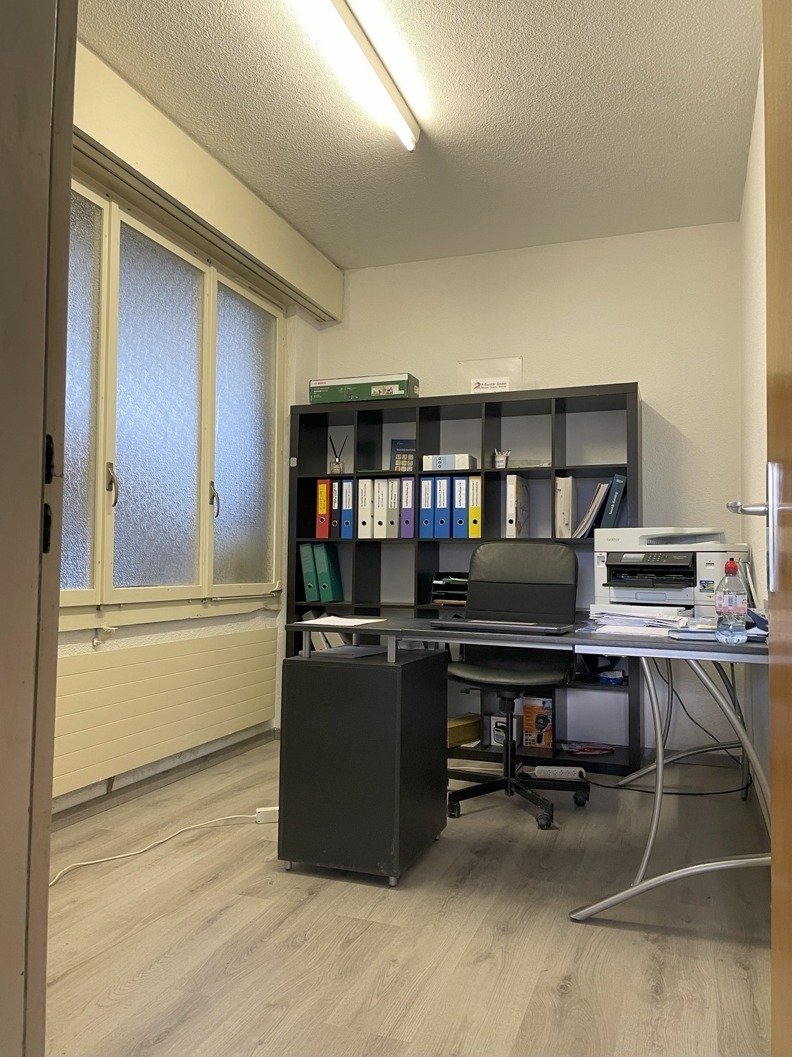 80m² commercial