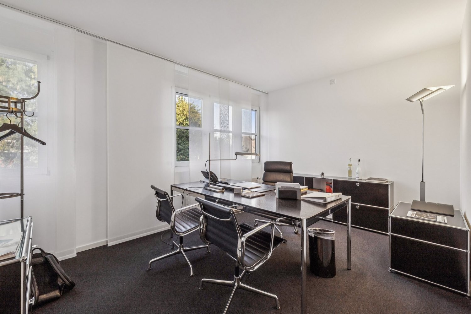 236m² office