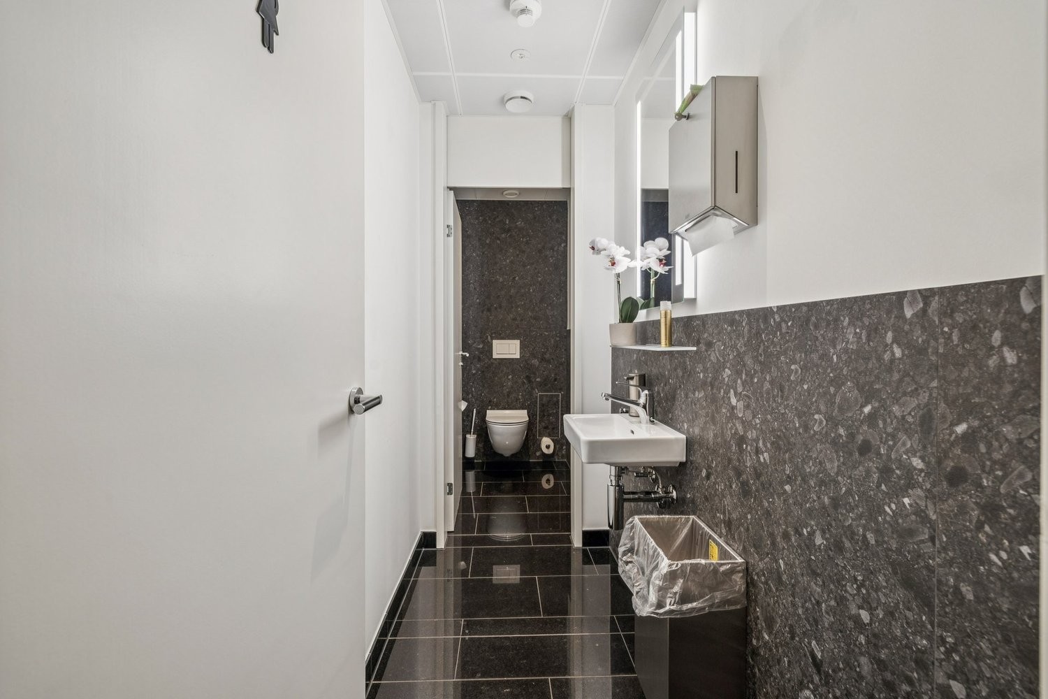 236m² office