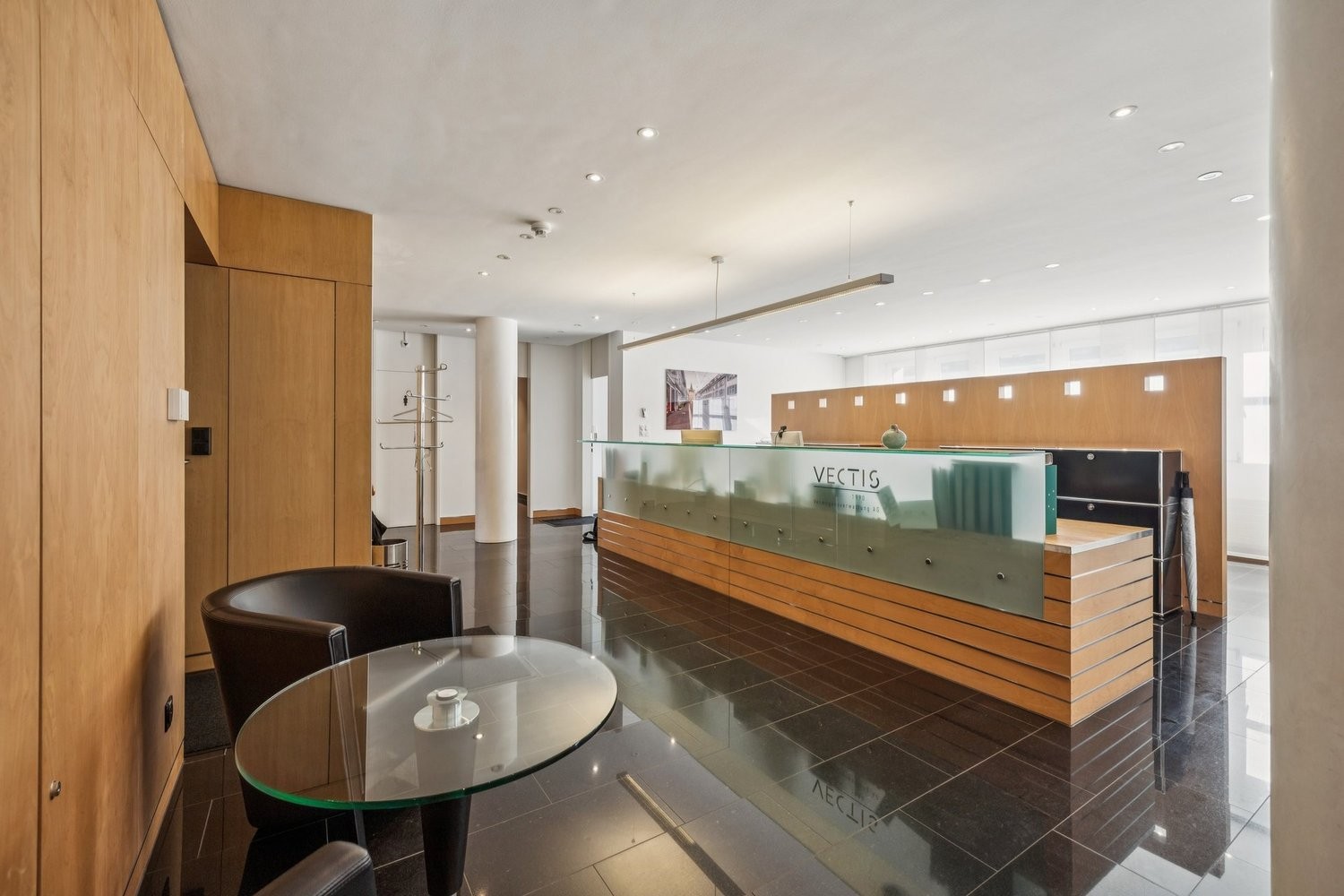 236m² office