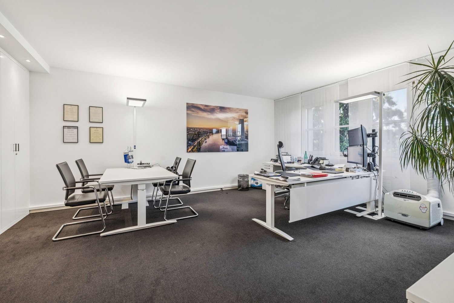 236m² office