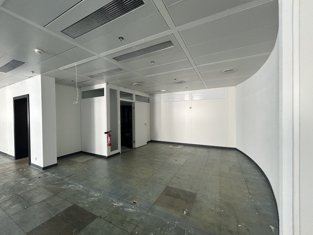 277m² office