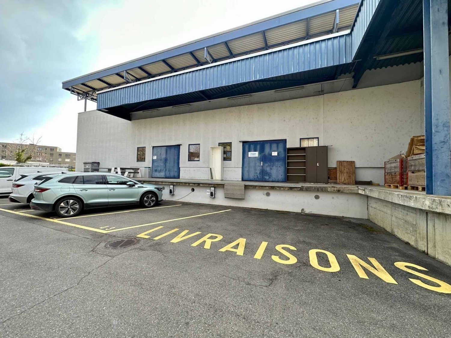 487m² commercial