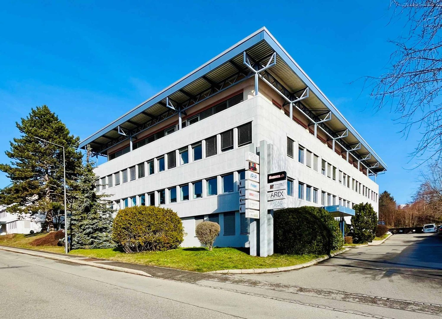 487m² commercial