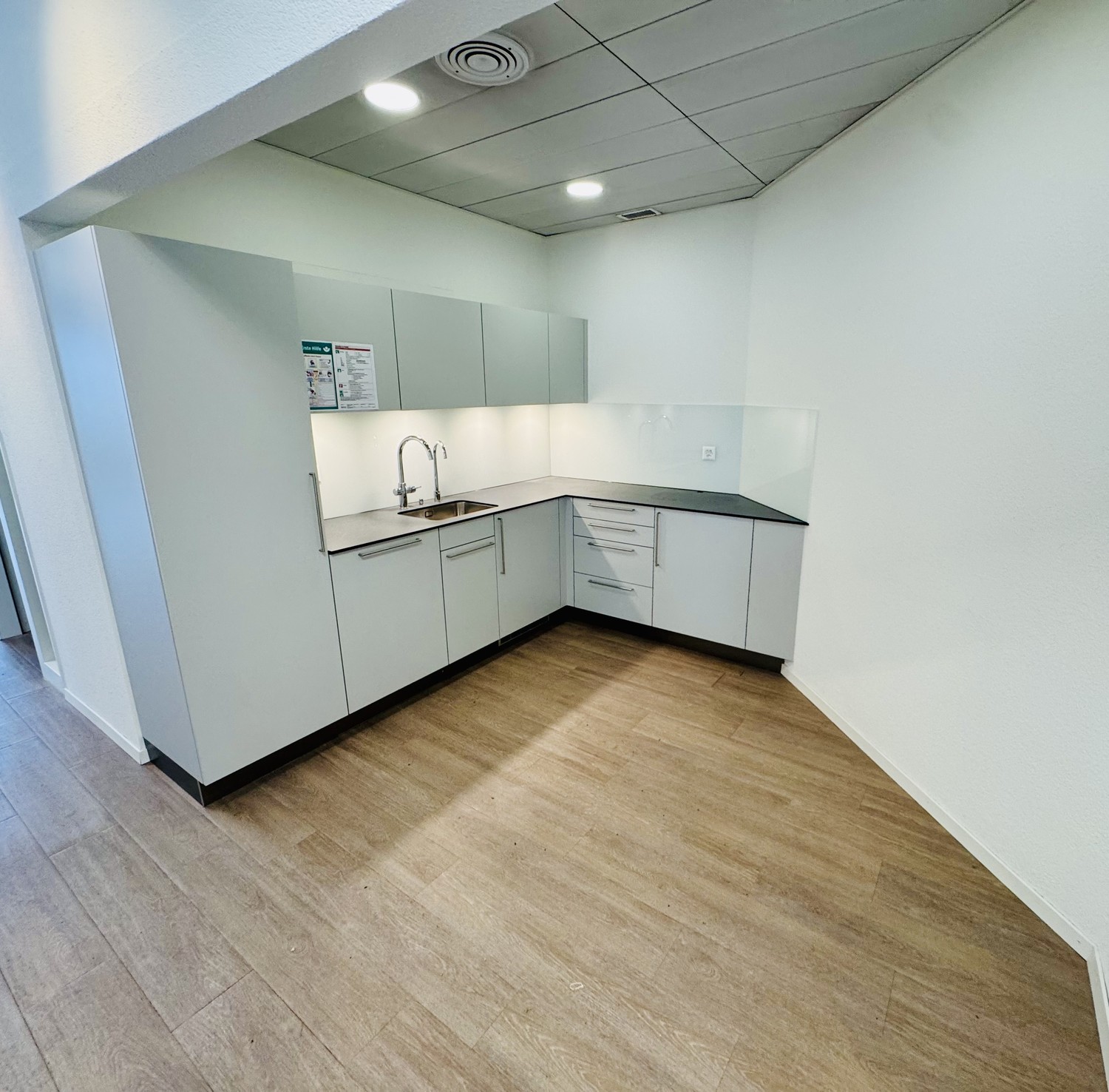 205m² office