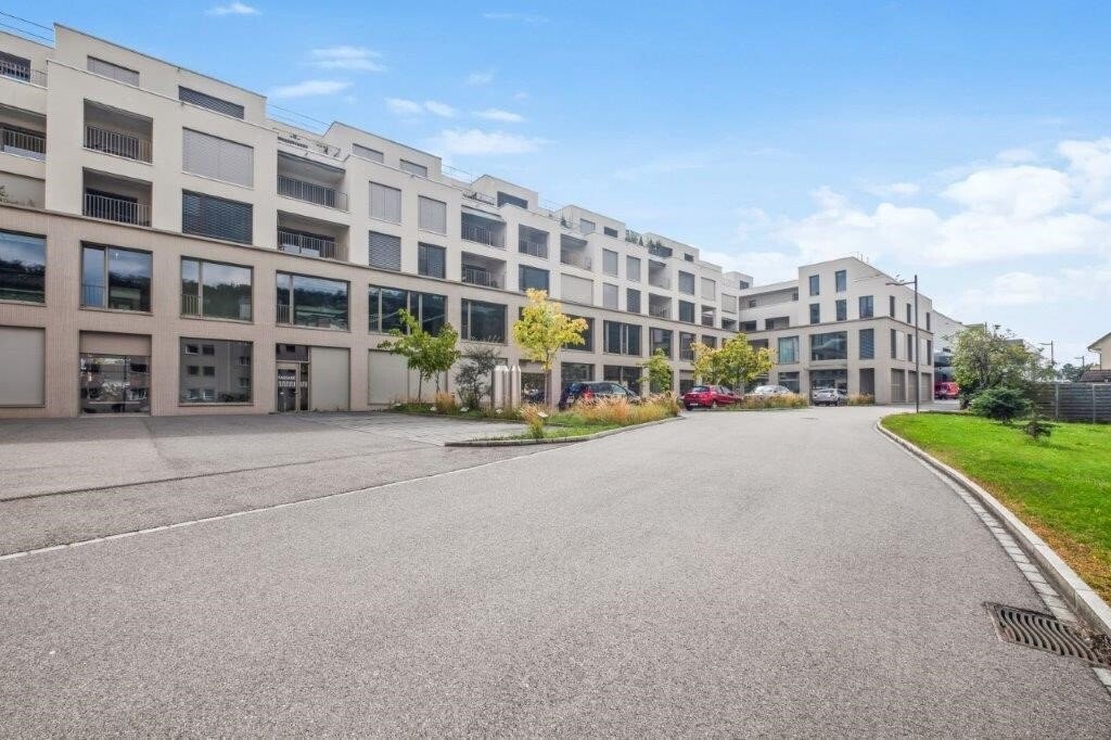 1256m² office