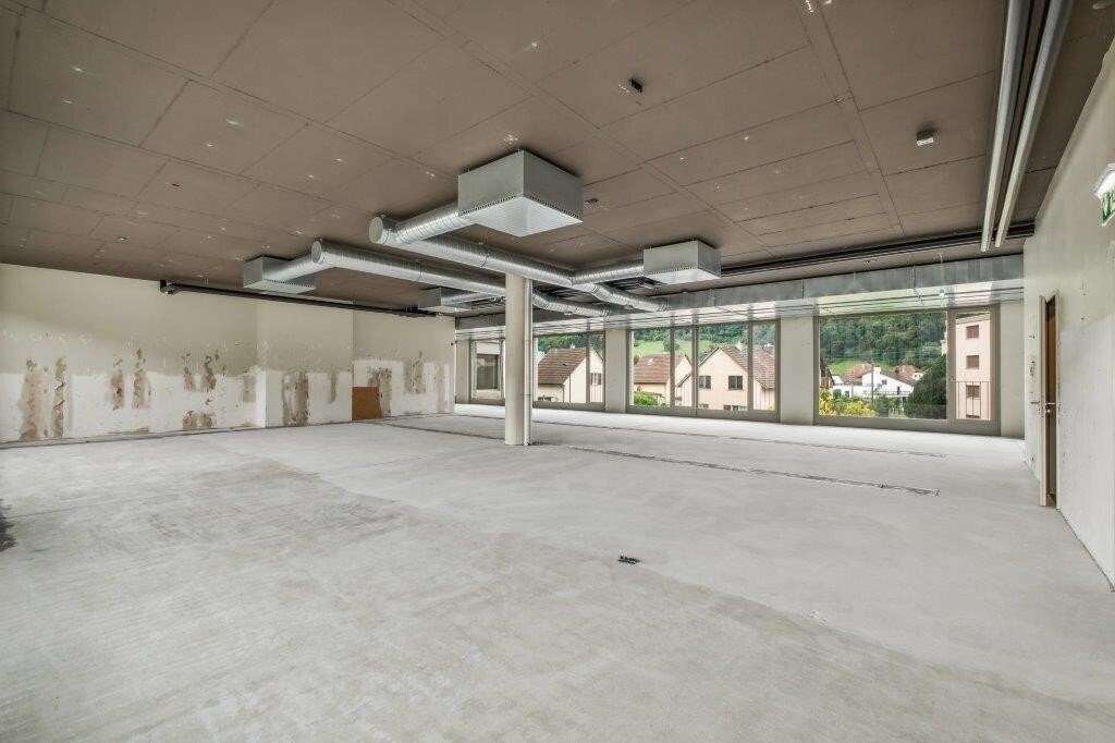 1256m² office