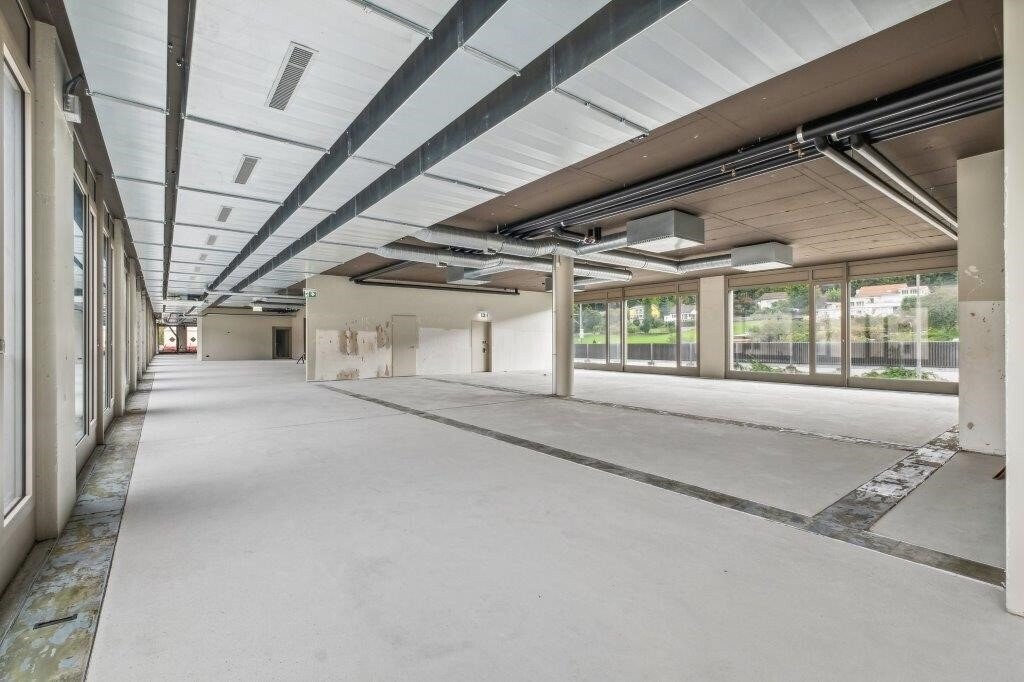 1256m² office