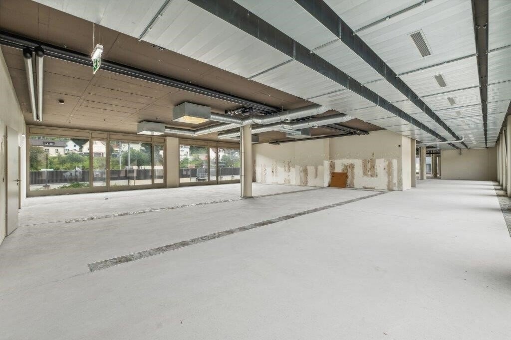 1256m² office