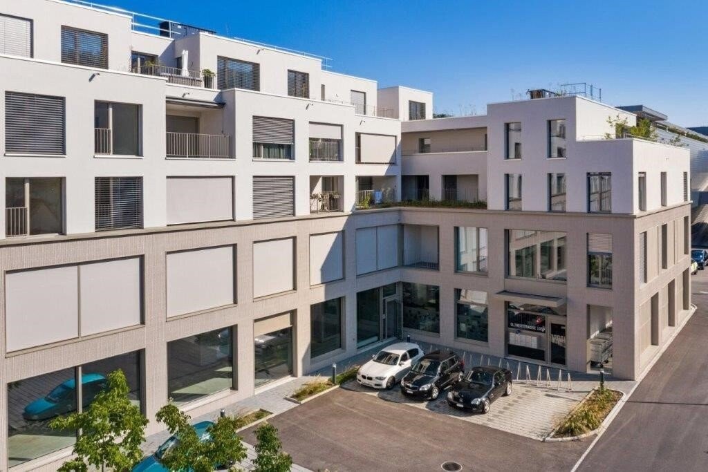 1256m² office