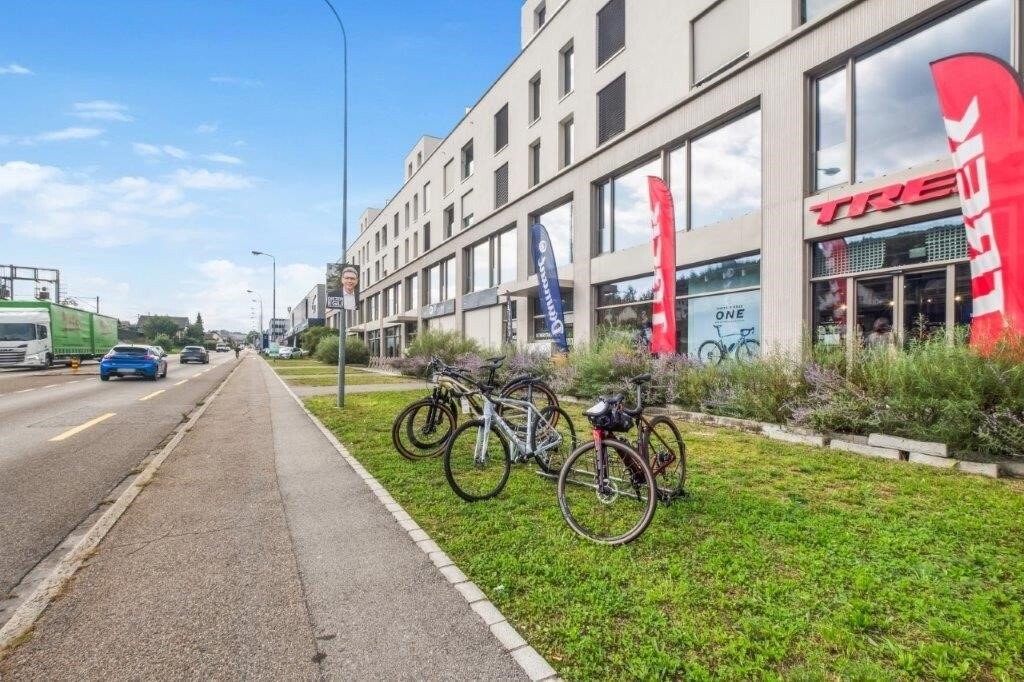 1256m² office