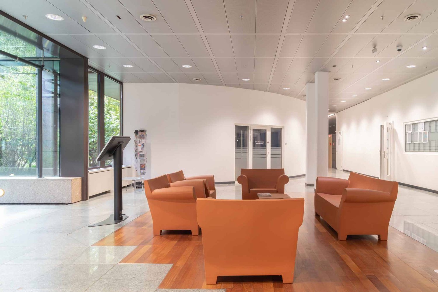 198m² office