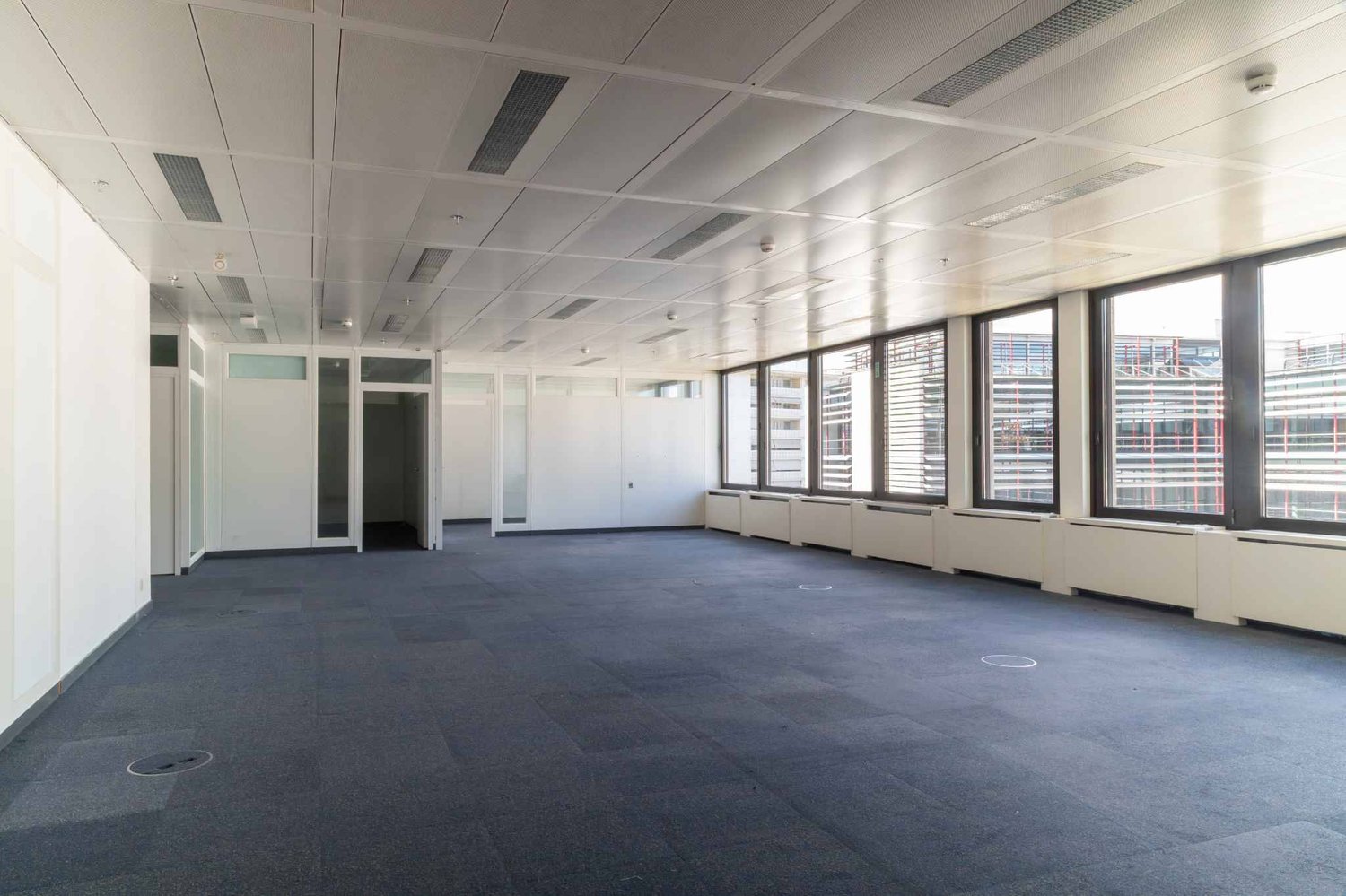 198m² office