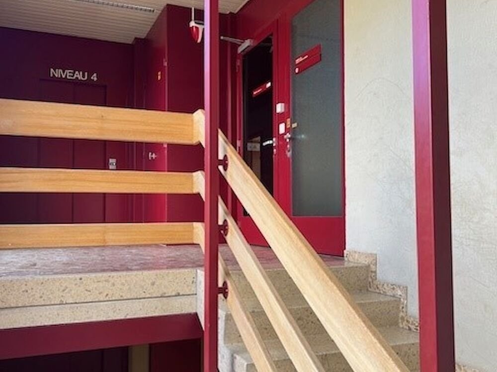 476m² office