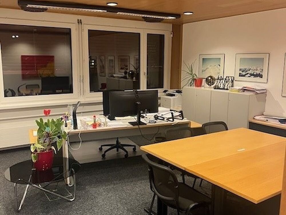 476m² office