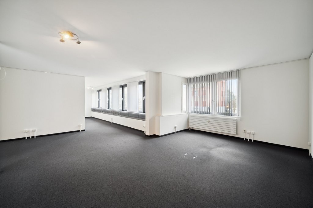 110m² office