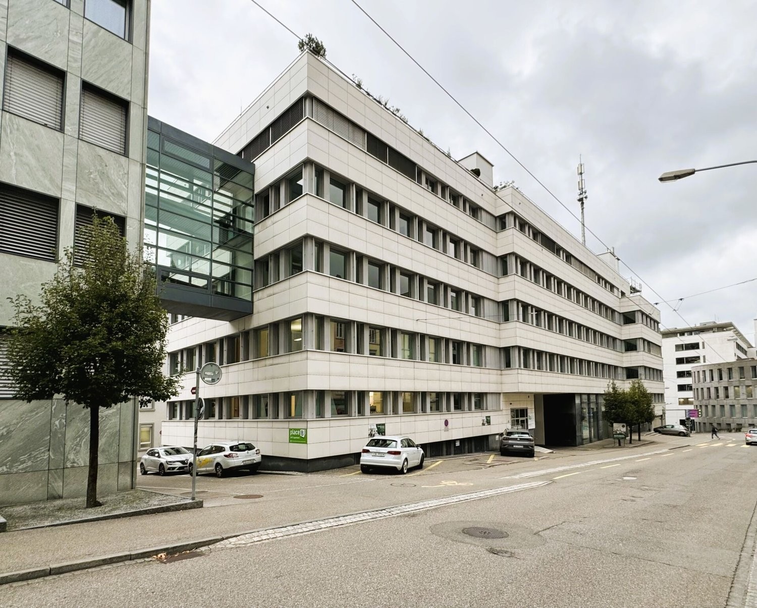 93m² commercial
