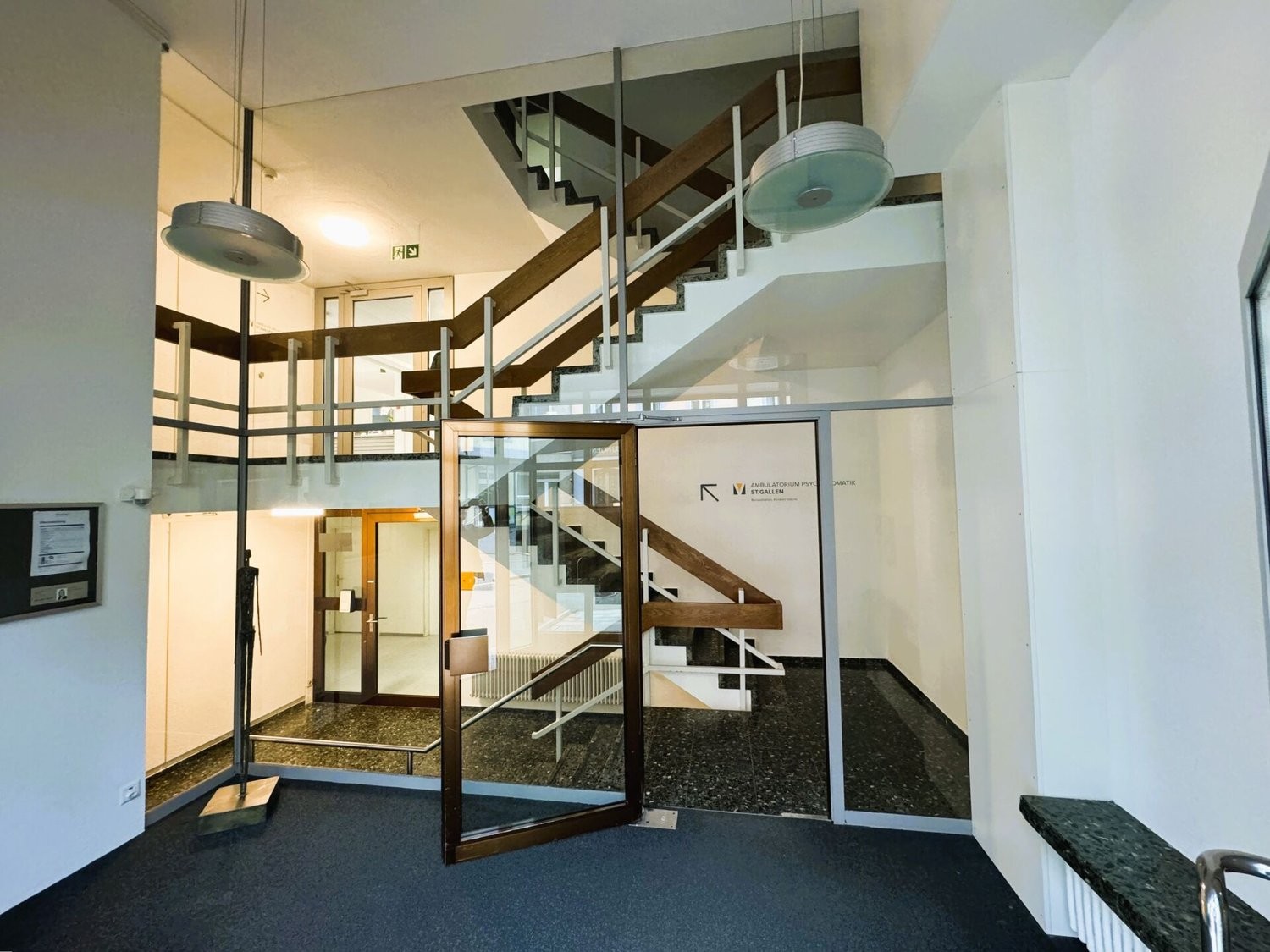 93m² commercial
