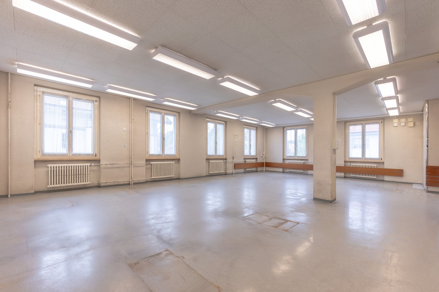 240m² commercial