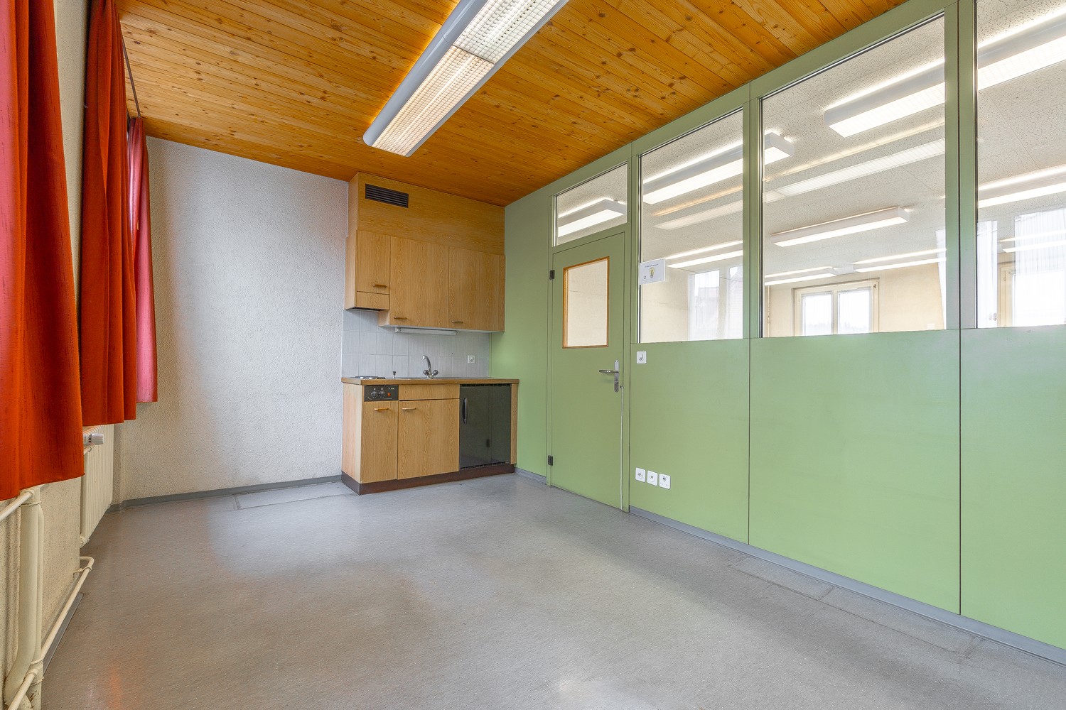 240m² commercial