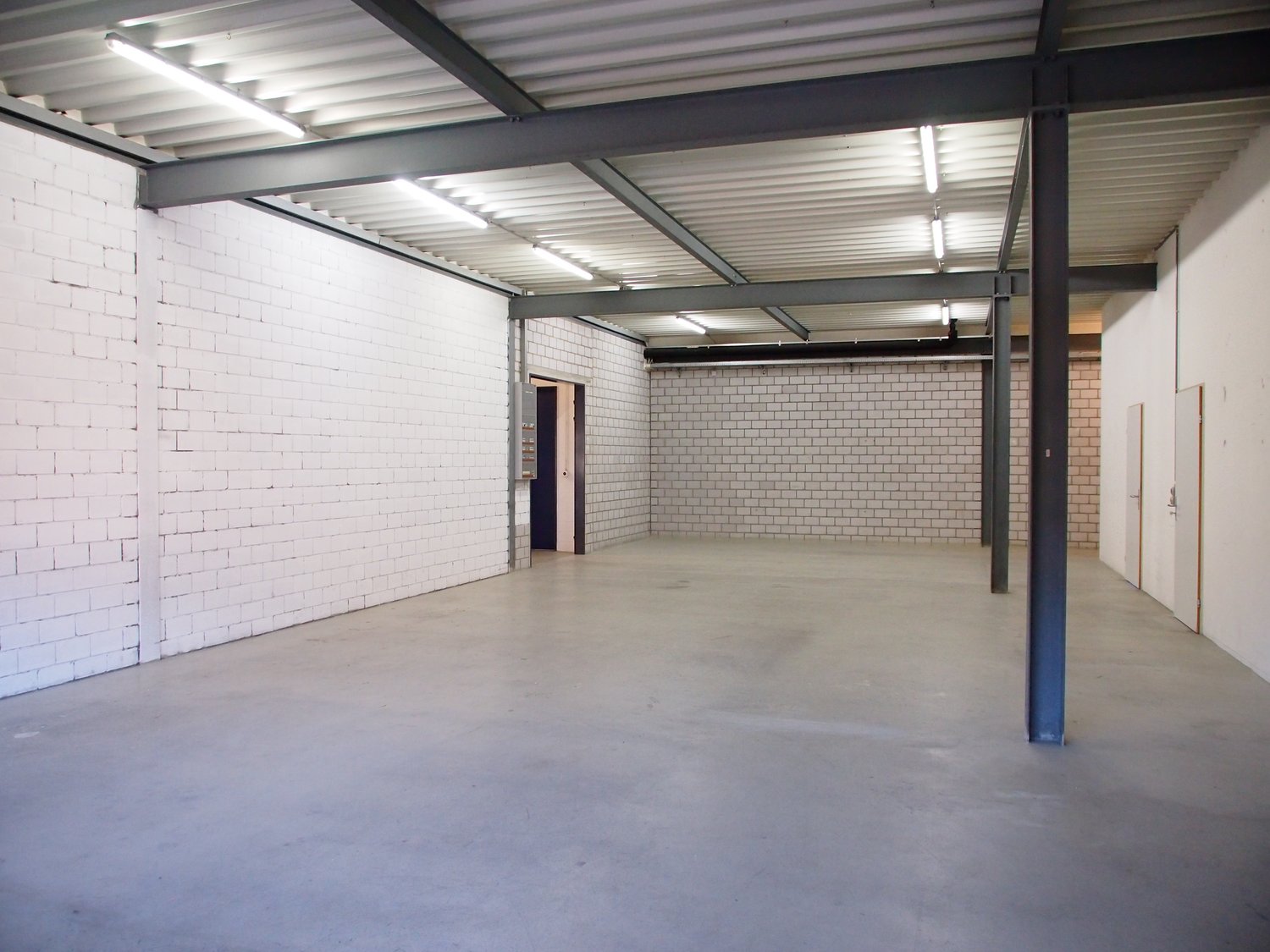 324m² commercial