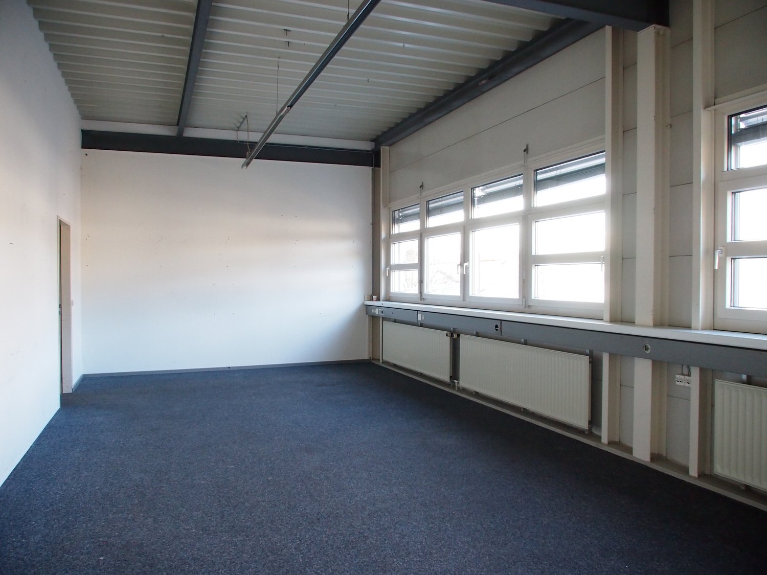 324m² commercial