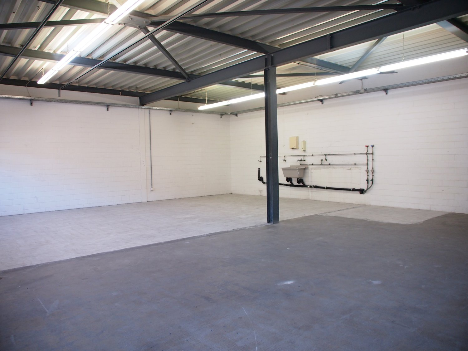 324m² commercial