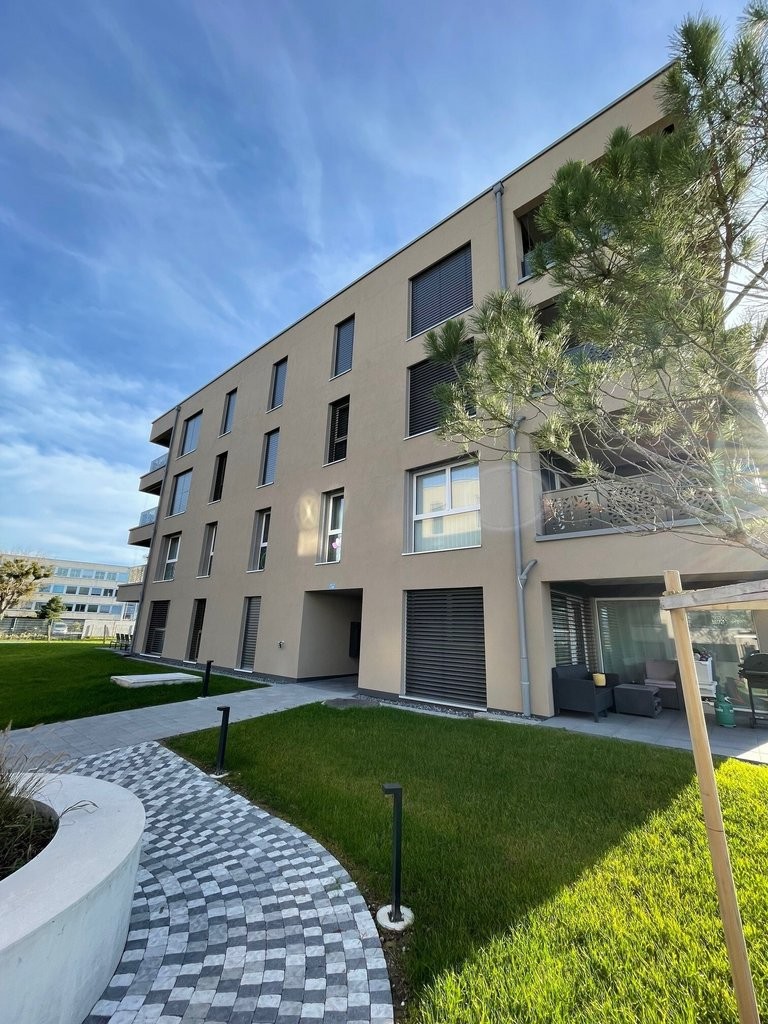 305m² office