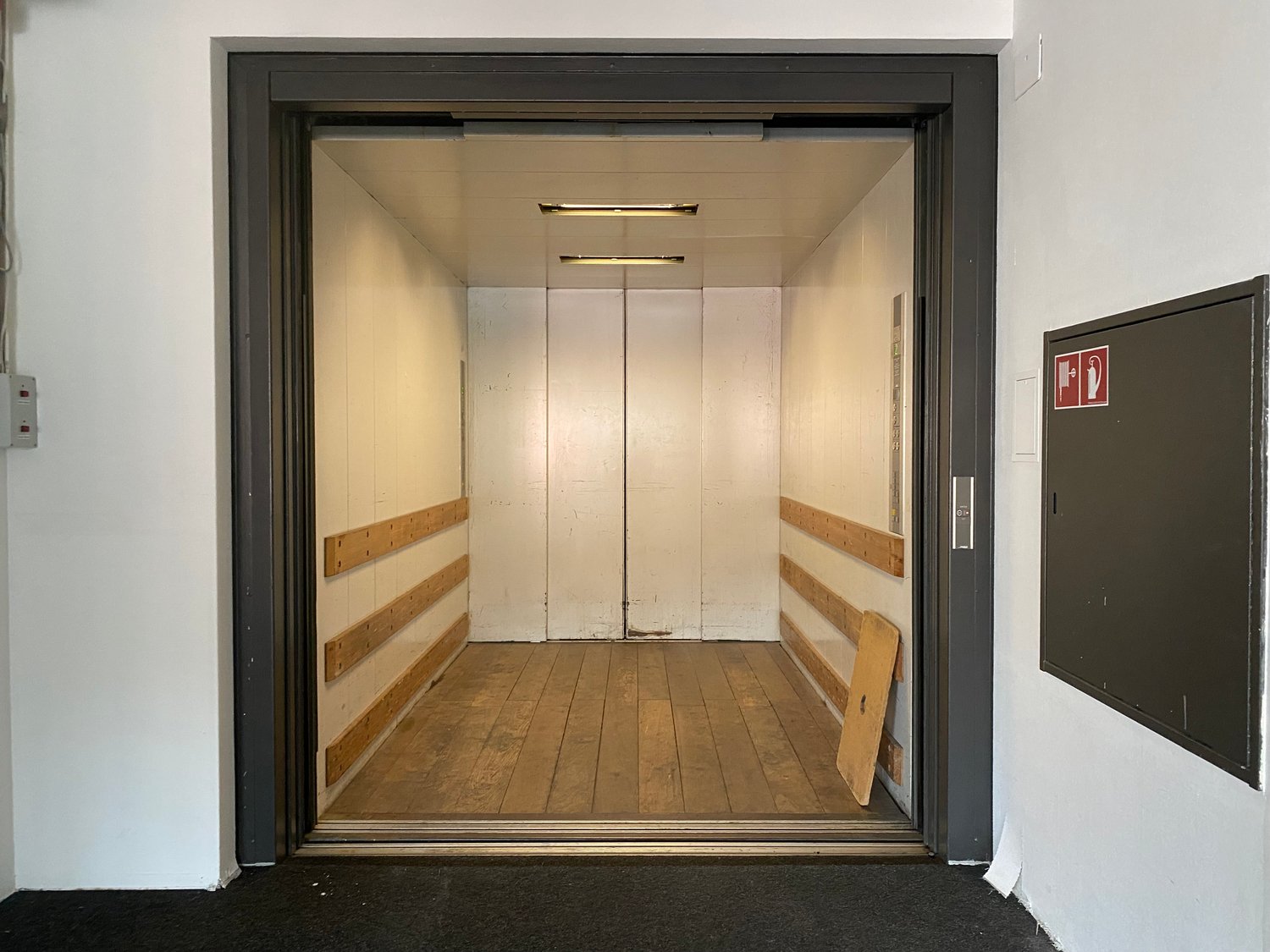 1900m² commercial