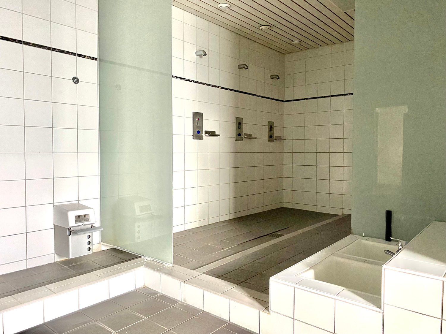 1900m² commercial