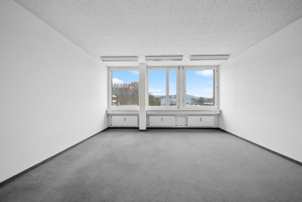 635m² office