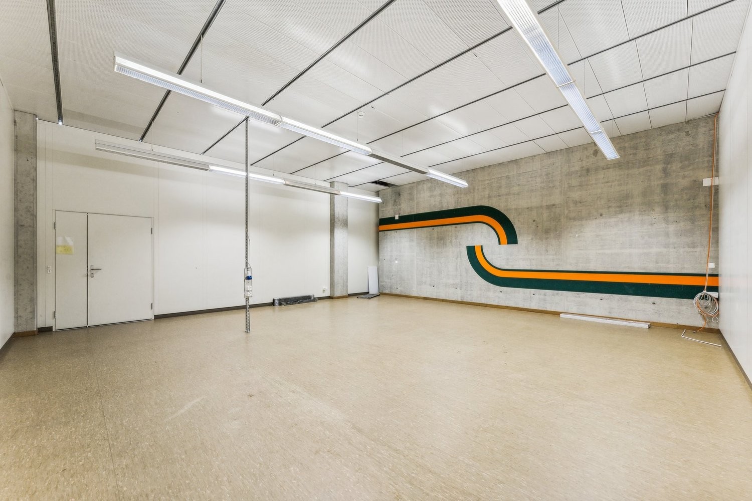 66m² office