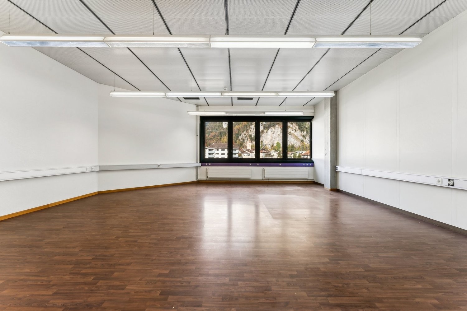 66m² office