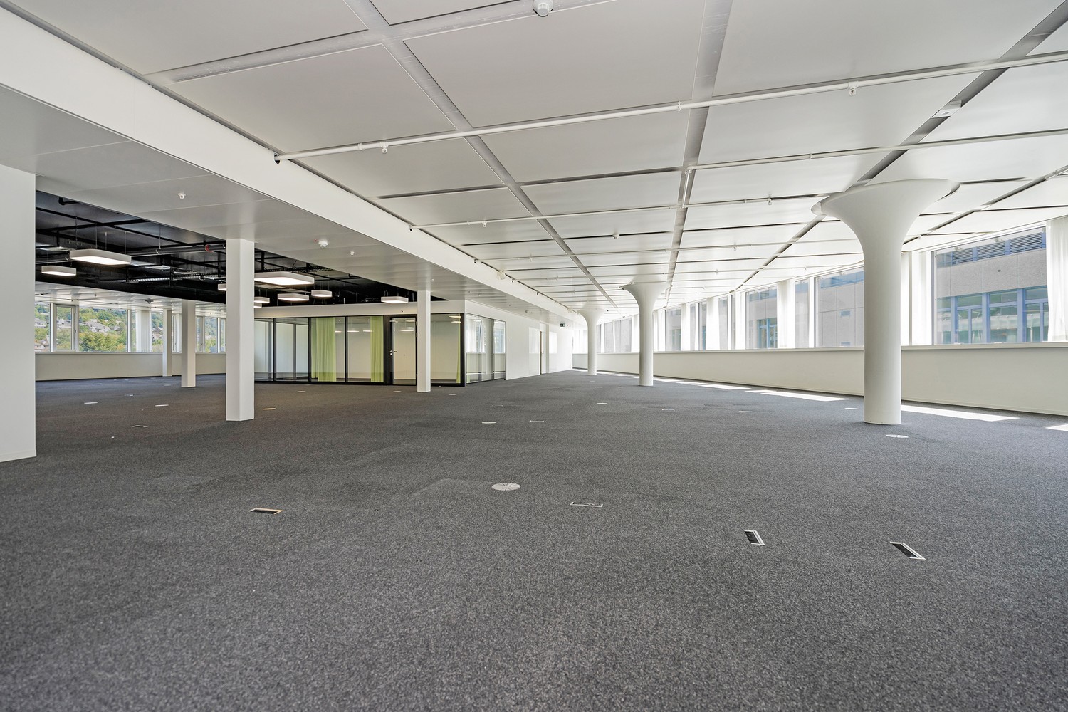 705m² office