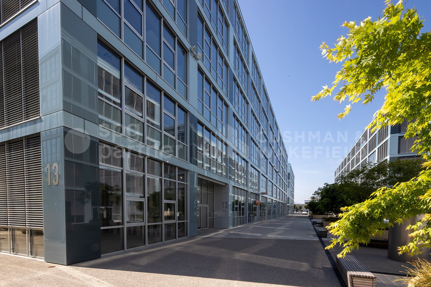 800m² commercial