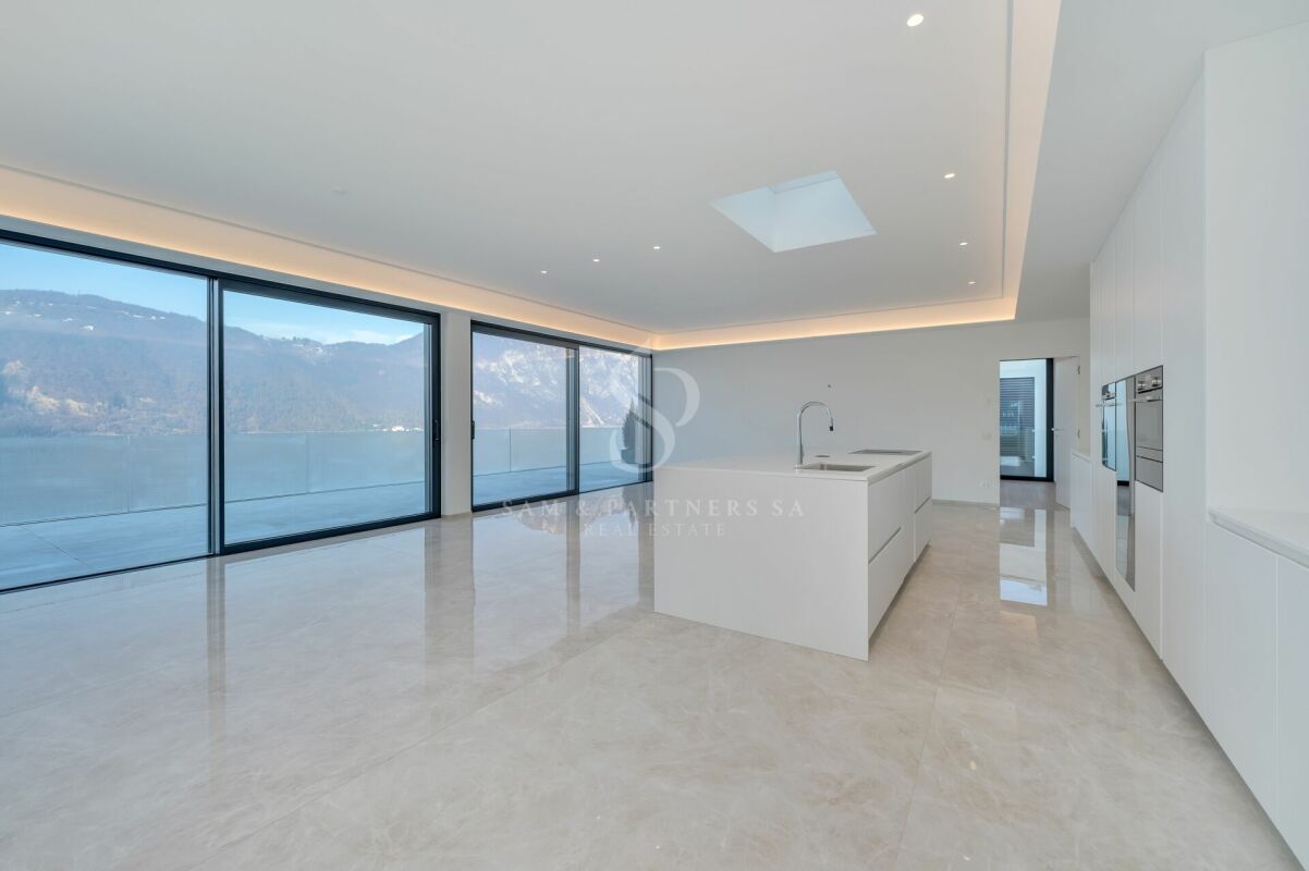 5 rooms apartment