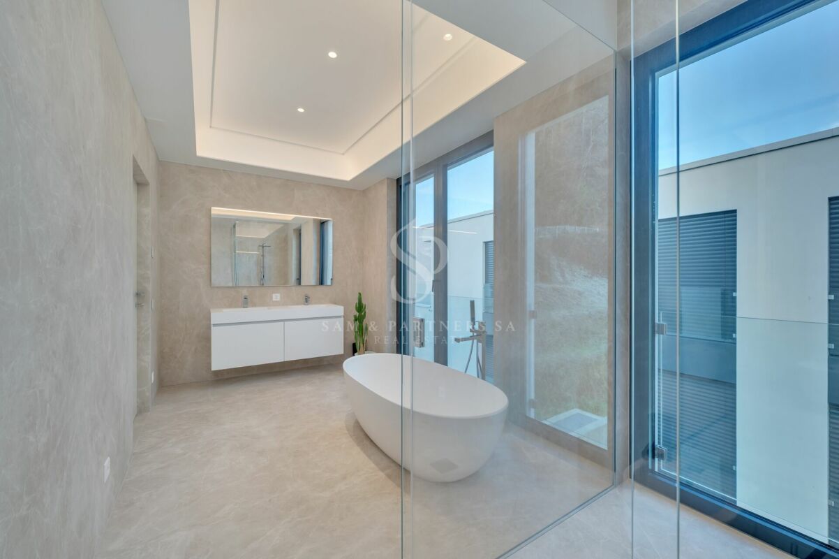 5 rooms apartment