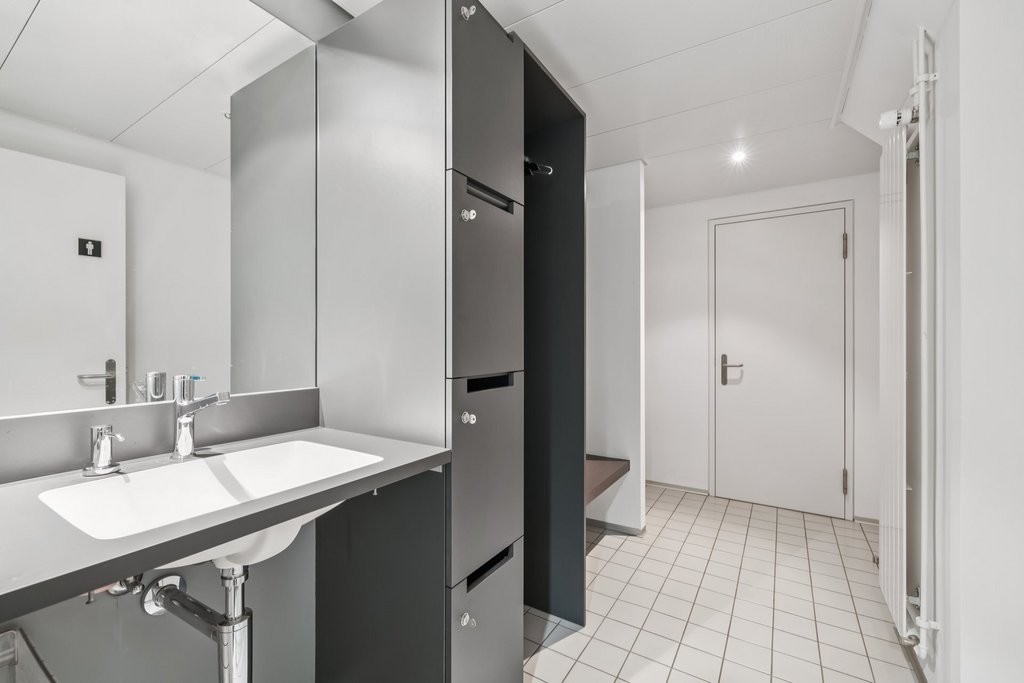 448m² commercial